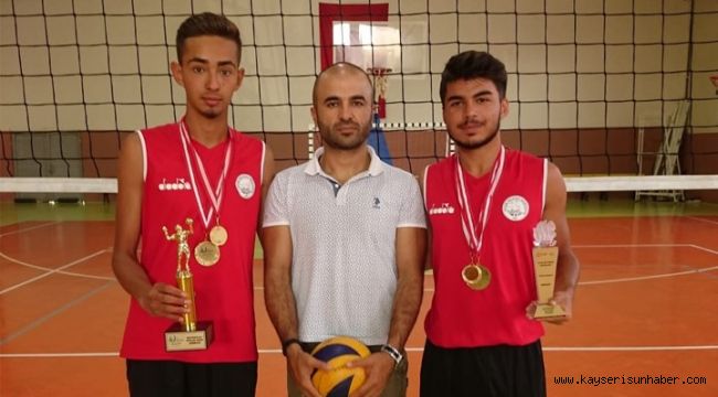 Play Voleybolu Şampiyonları Melikgazi'den 