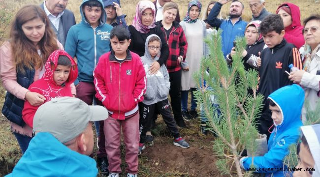 Mutlu Yüzler Projesi'nde Ağaç Dikme Etkinliği Yapıldı 