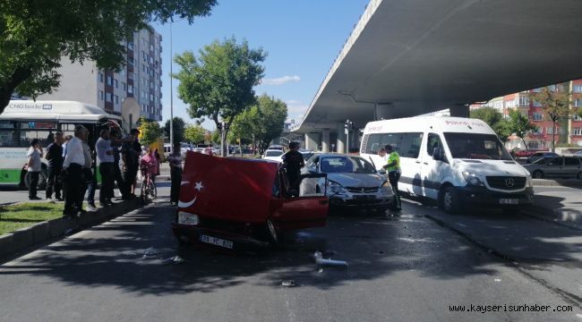 Otomobiller Çarpıştı: 1 Yaralı 