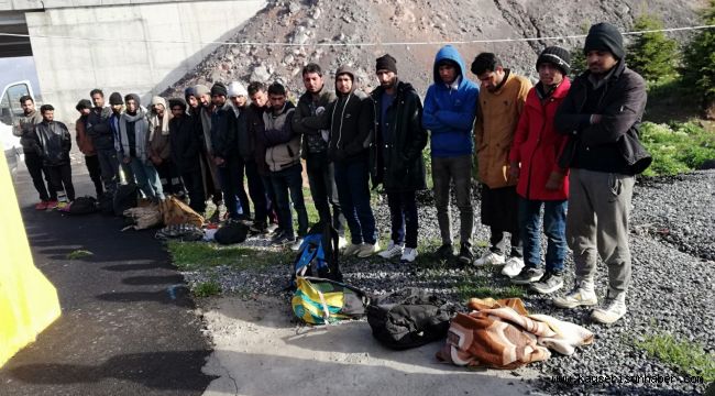 Kayseri'de 21 Düzensiz Göçmen Yakalandı 