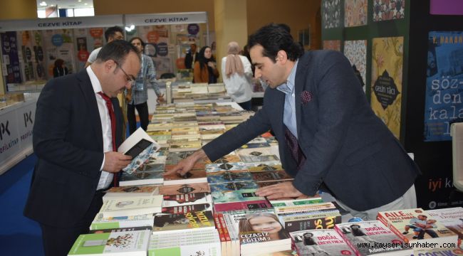 Melikgazi Kaymakamı Erkaya Yırık'tan Kitap Fuarı'na Ziyaret