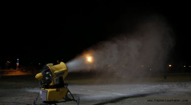 Erciyes’te yeni sezon için suni kar üretimi başladı