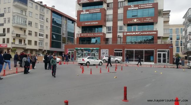 Kayseri adliyesi önünde silahlar konuştu