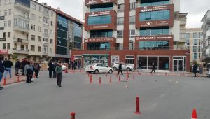 Kayseri adliyesi önünde silahlar konuştu