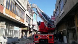 Kayseri’de İş Yerinin Çatısı Yandı