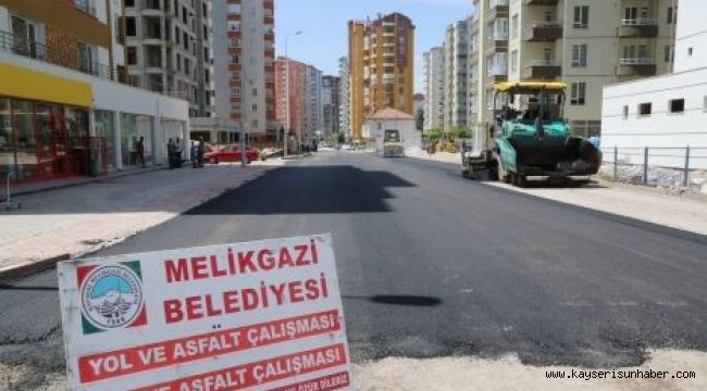 Melikgazi'de hafta sonu asfalt mesaisi