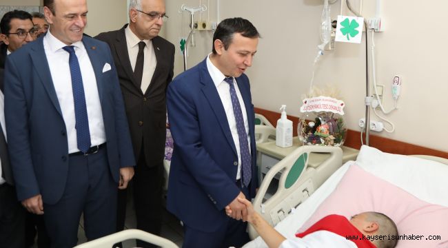 Rektör Çalış, Beyin Kanaması Geçiren Öğrencisine Sahip Çıktı