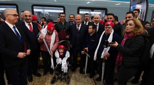 Ulaştırma Bakanı Turhan, 20 özel Gereksinimli Bireyi YHT ile Eskişehir'e Uğurladı