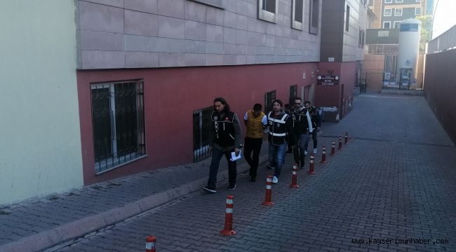 Uyuşturucu tacirleri kovalamaca sonucu yakalandı: 3 gözaltı