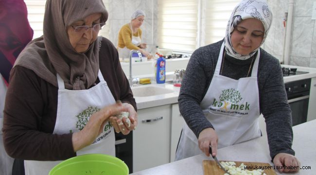 74 Yaşında Yemek Kursuna Gidiyor