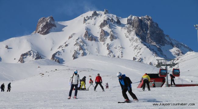 Erciyes'te yılbaşı yoğunluğu