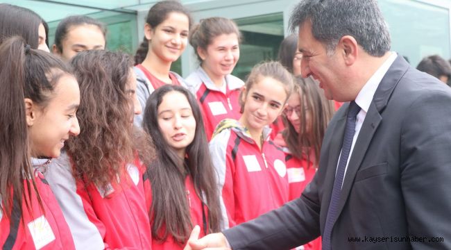 İl Müdürü Eskici, Voleybolcuları Uğurladı