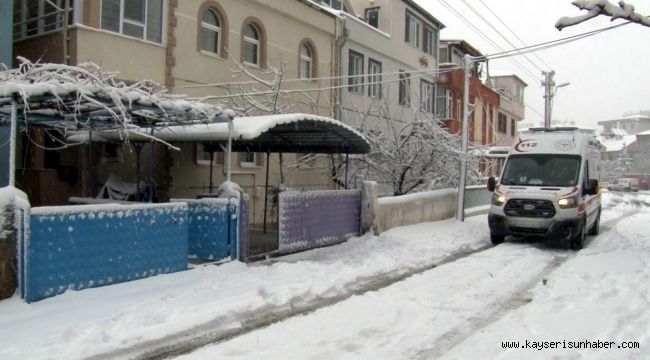 3 kişi karbonmonoksit gazından zehirlendi