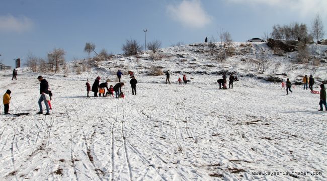 Çocuklara Kayak Pisti