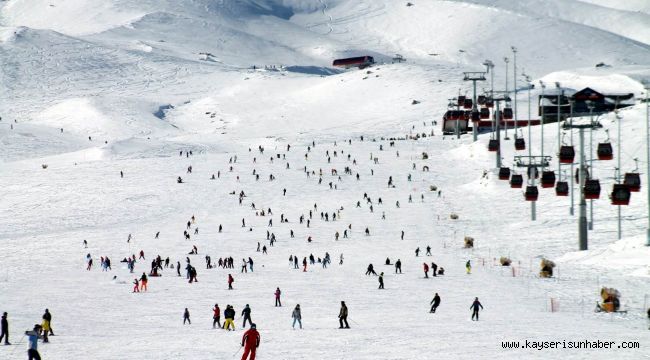 Erciyes'te hafta sonu yoğunluğu: 100 bin kişi Erciyes'te