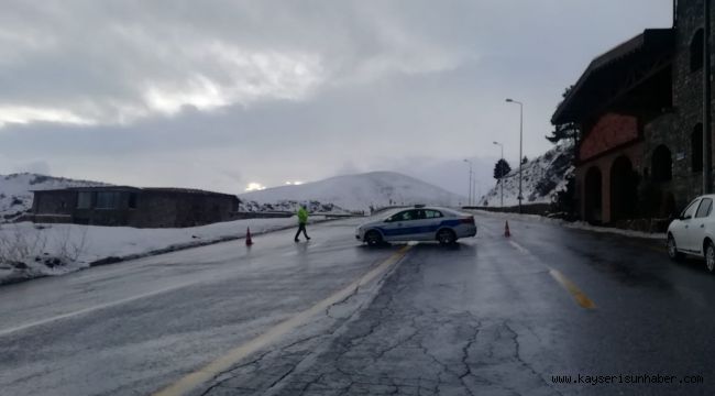 Erciyes’te tipi yolları kapattı