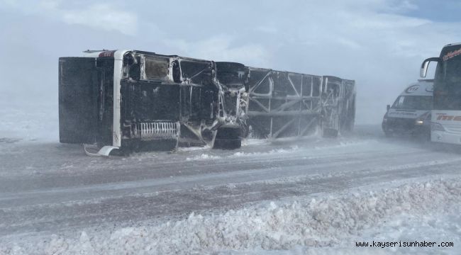 Kayseri'de Yolcu Otobüsü Devrildi, Çok Sayıda Yaralı Var