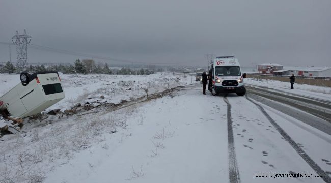 Minibüs Şarampole Devrildi