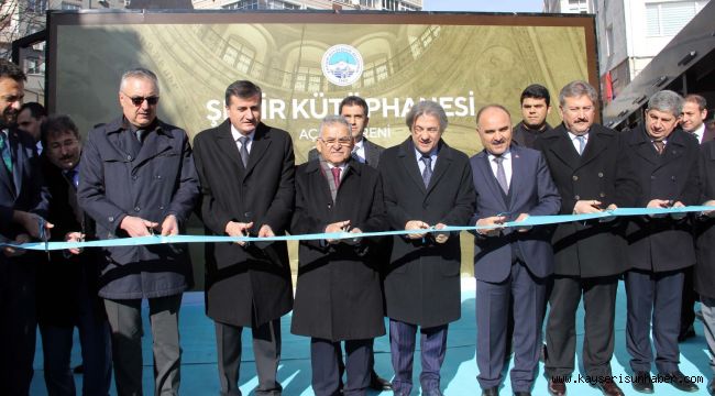 Tarihi kilise şehir kütüphanesine dönüştürülerek açıldı