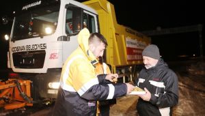 Başkan Çolakbayrakdar'dan gece boyu kar mesaisi