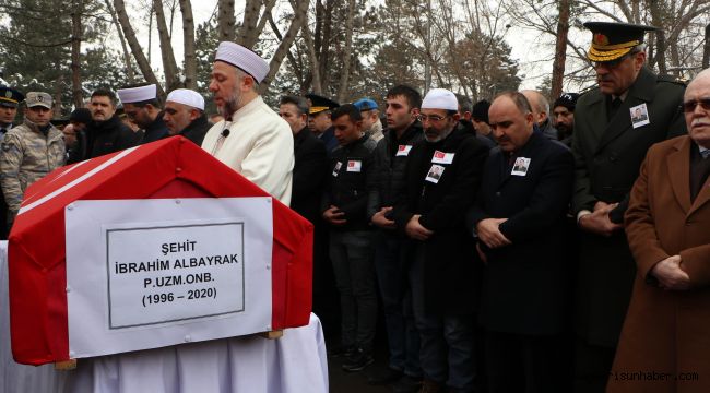 İdlib şehidine gözü yaşlı veda