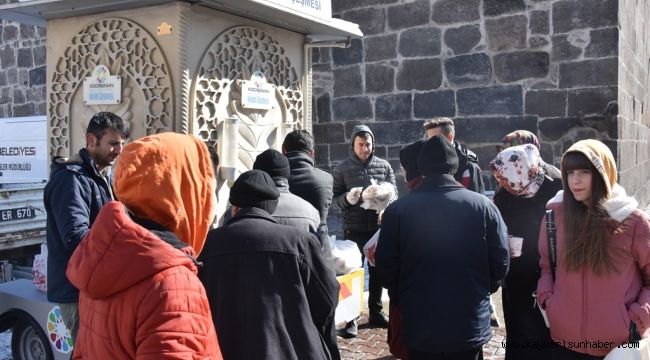 Kocasinan Belediyesi'nden vatandaşlara sıcak çorba ikramı