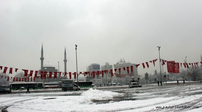 Kayseri'de kar etkili oldu