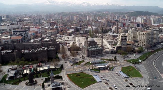 Kayseri'de meydanlar boş kaldı