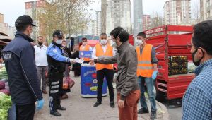 Kayseri Emniyeti ve Talas Belediyesi Pazar Yerinde Maske Dağıttı