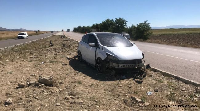 Refüje çarpan otomobilde aynı aileden 7 kişi yaralandı