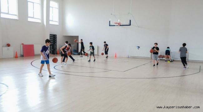 Talas'ta 7 gün basketbol kursu