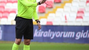 Başakşehir-Kayserispor maçını Öğretmenoğlu yönetecek