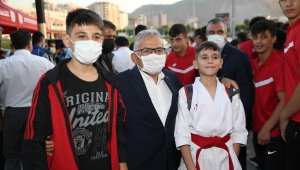 Büyükkılıç, Yıldızlar Karate Şampiyonası açılışına katıldı