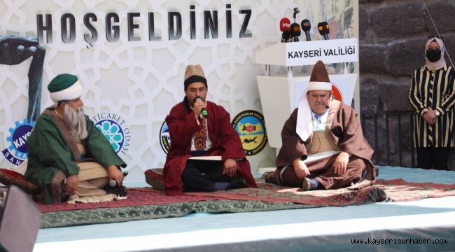 Kayseri'de yılın ahileri kaftanlarını giydi