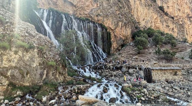 Niagara'dan daha yüksek Kapuzbaşı Şelalesi görenleri büyülüyor