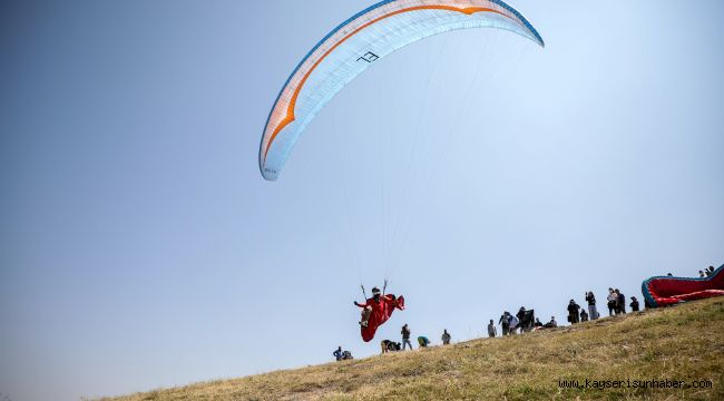 TALAS’TA GÖKYÜZÜ RENGARENK