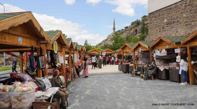 Talas'ta 'Maharetli Eller' günü