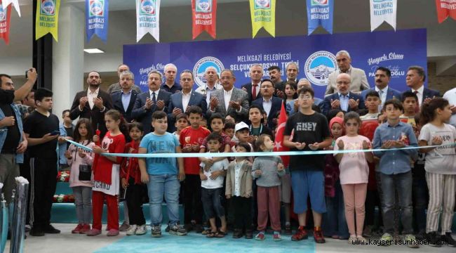 Selçuklu Mahallesi'nde pazar yeri ve sosyal tesisin açılışı yapıldı