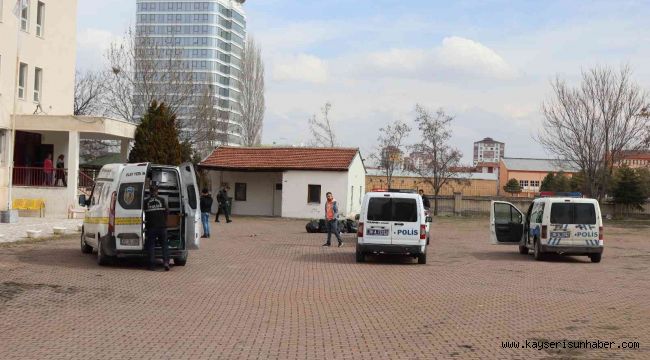 Annesini bıçaklayan eski eşinin mahkemede beraatini istedi