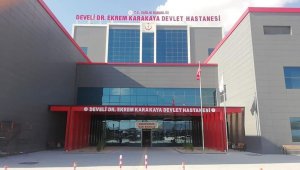 Develi'deki Dr. Ekrem Karakaya Devlet Hastanesi'nin tabelaları asıldı