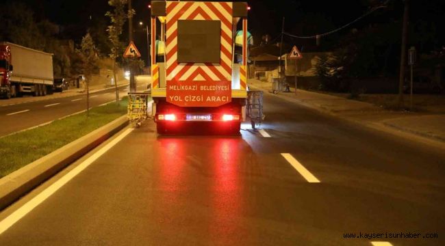 Melikgazi, daha güvenli ulaşım için yol çizgi çalışması yapıyor