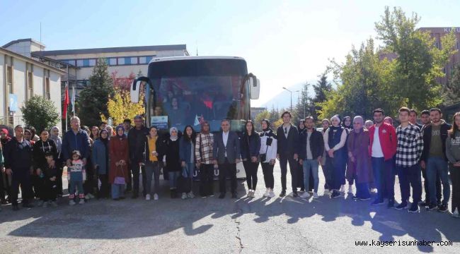 ERÜ'ye yeni kayıt yaptıran öğrencilere 'Kayseri Kültür Yolu Turu' düzenlendi