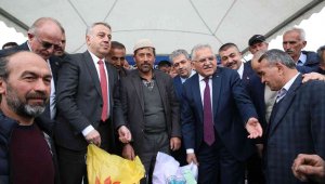 Kayseri Büyükşehirin tohum desteği sürüyor