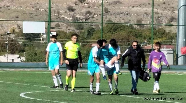 Sahada rahatsızlanan futbolcu ölümden döndü