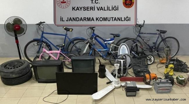 Uyuşturucu aranan evden çalıntı malzemeler de çıktı