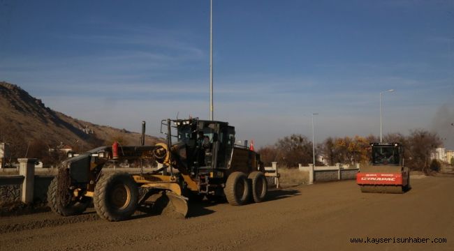 Melikgazi Belediyesi Altınoluk Mahallesi'nde asfalt çalışmasına başladı