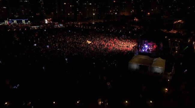 Büyükşehir'in Ahmet Şafak Gençlik Konserine yoğun ilgi