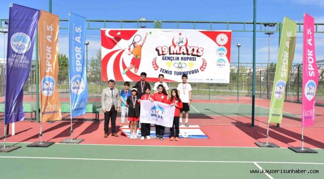 Kayseri'de 19 Mayıs GençlikKupası Tenis turnuvası tamamlandı