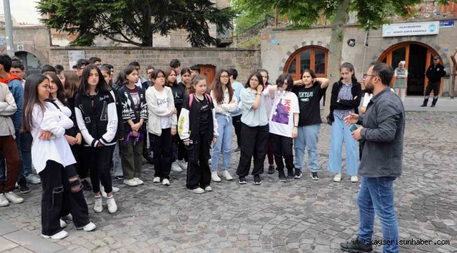 'Rota Talas' gezdiriyor, öğretiyor