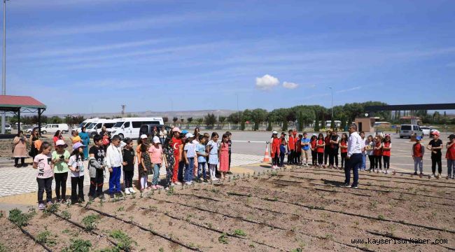 Büyükşehir'in Doğal Ürünler Bahçesi, minikleri ağırladı